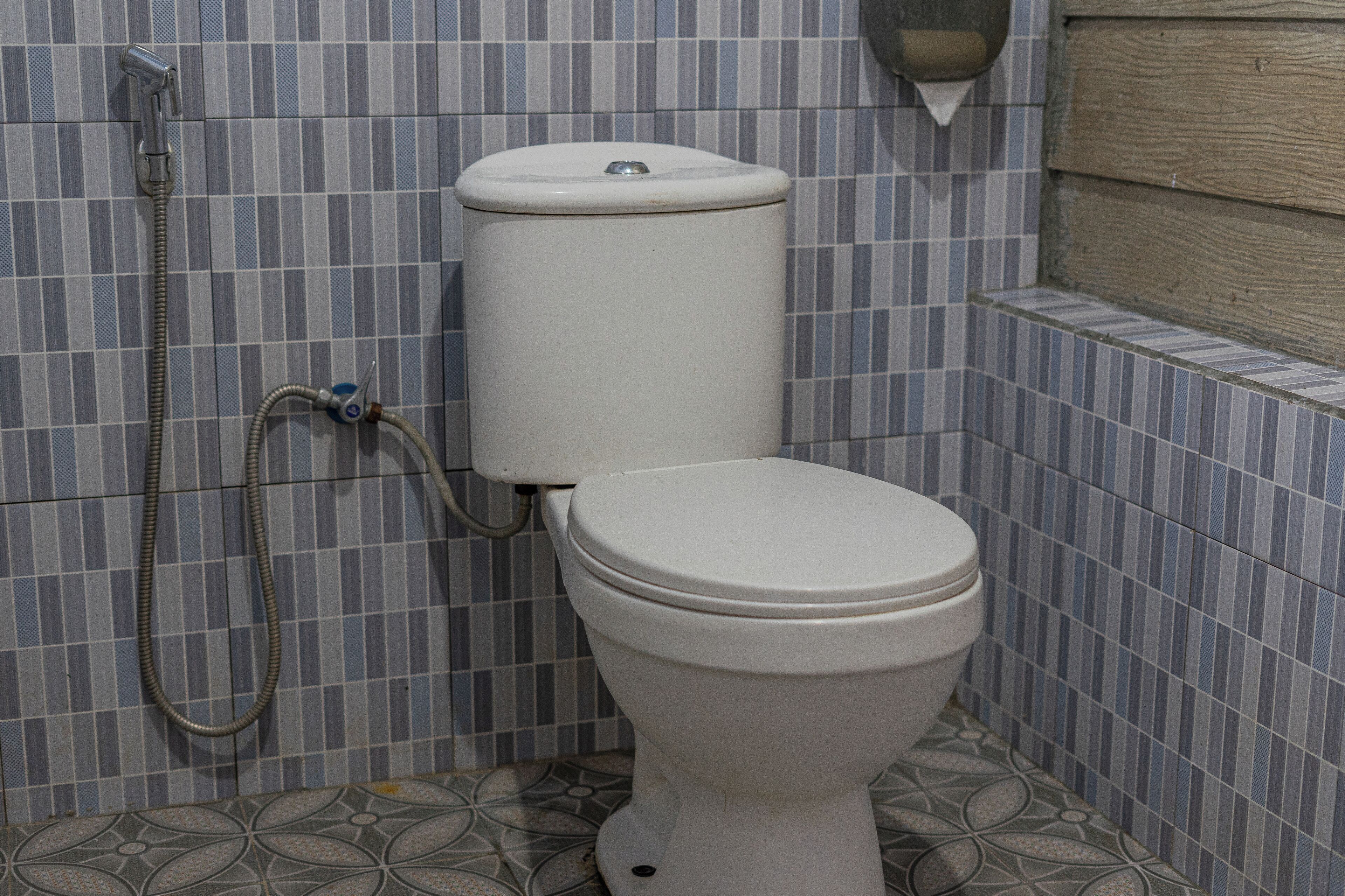 标准双人房 | 浴室 | 淋浴/盆浴组合、大花洒淋浴喷头、浴袍、毛巾