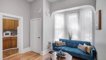 Een televisie en een kantoor