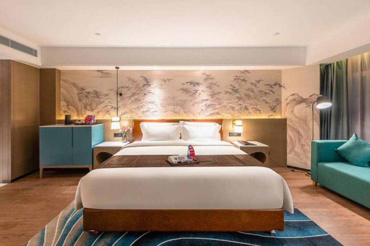 Phòng Executive | Bàn, bộ trải giường 