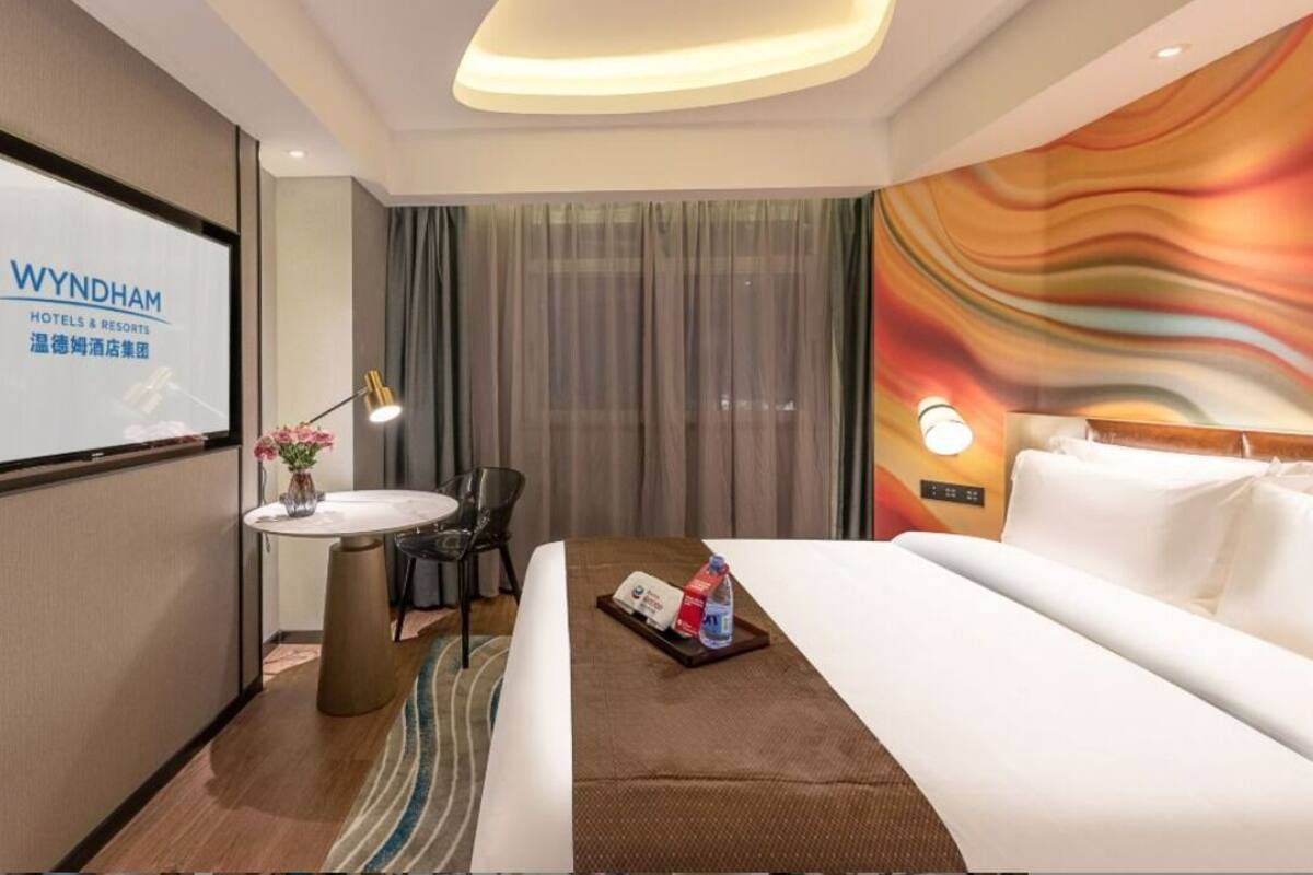 Phòng Superior | Bàn, bộ trải giường 