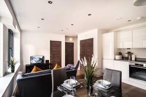 Unclassified image, 4 of 15, button