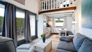 Een televisie en boeken