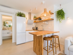 Mikrobølgeovn, kokeplater og oppvaskmaskin