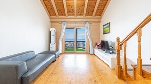 Basic Room, 2 Bedrooms (pado 202) | 1 bedroom, free WiFi - Taean Tteulapbada Pension (Taean)