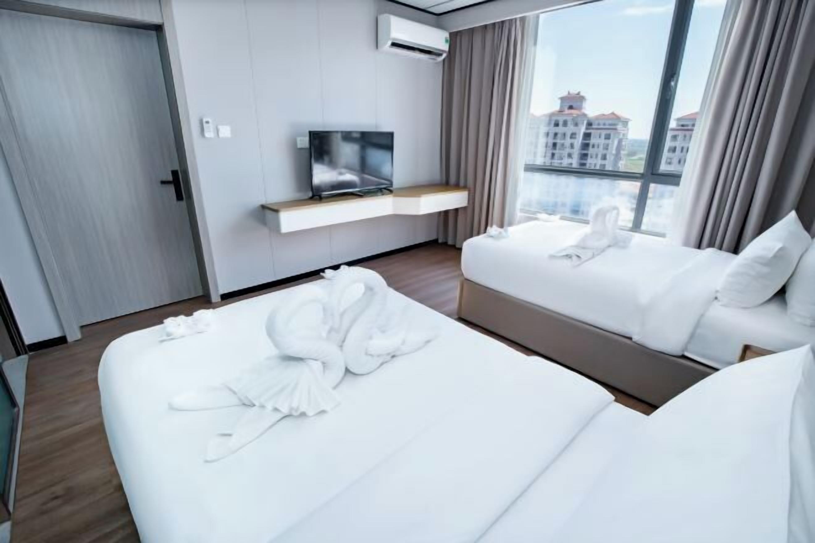 Soundproofing, free WiFi, bed sheets