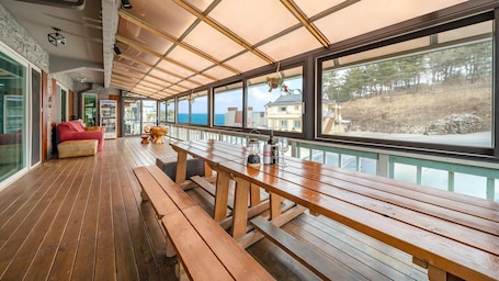 ๋ฒ ์ด์ง๋ฃธ, ์นจ์ค 1๊ฐ (Mujigae) | 1 ๊ฐ์ ์นจ์ค, ๋ฌด๋ฃ WiFi