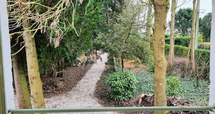 Cozy Cottage Near Lille: WiFi, Kitchen, Terrace, Garden, Shopping & Cultural Sites Nearby