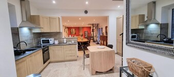 Charming semi-detached house with garden, near forest, pets allowed, parking & WiFi