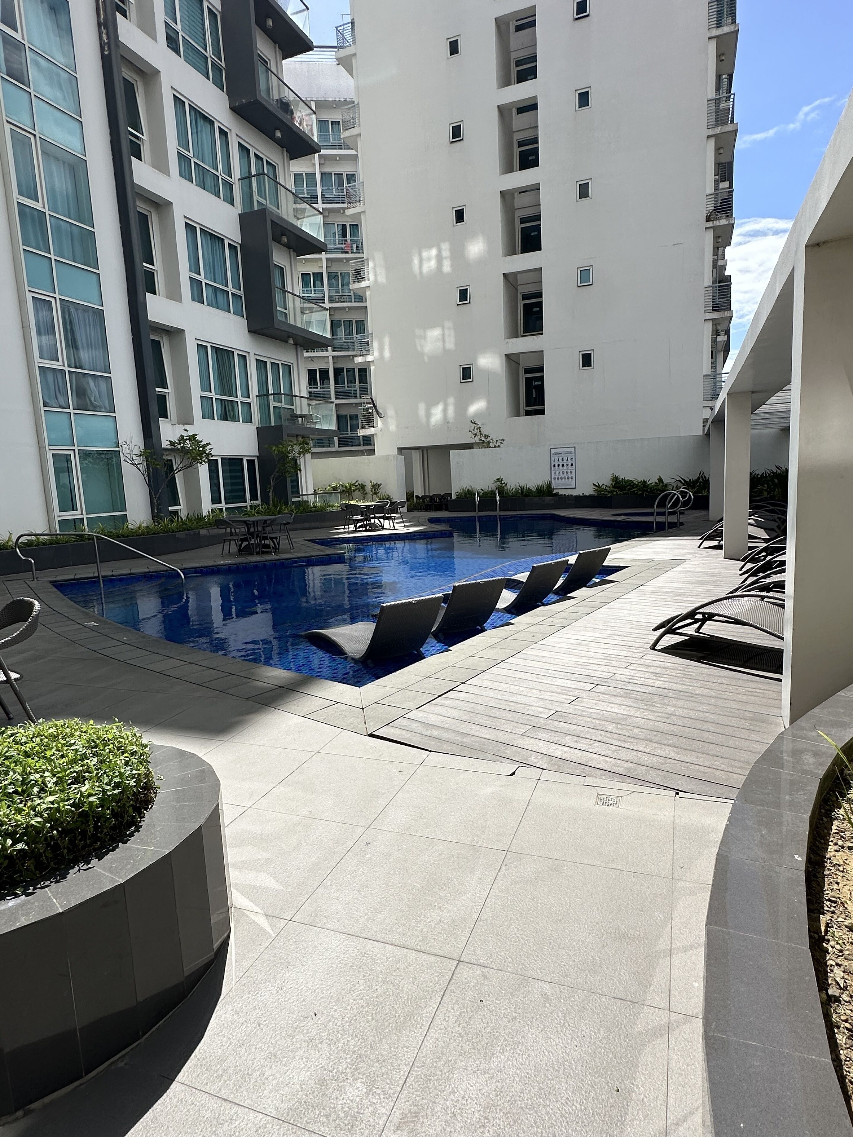 2 outdoor pools