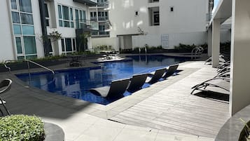 2 piscinas externas