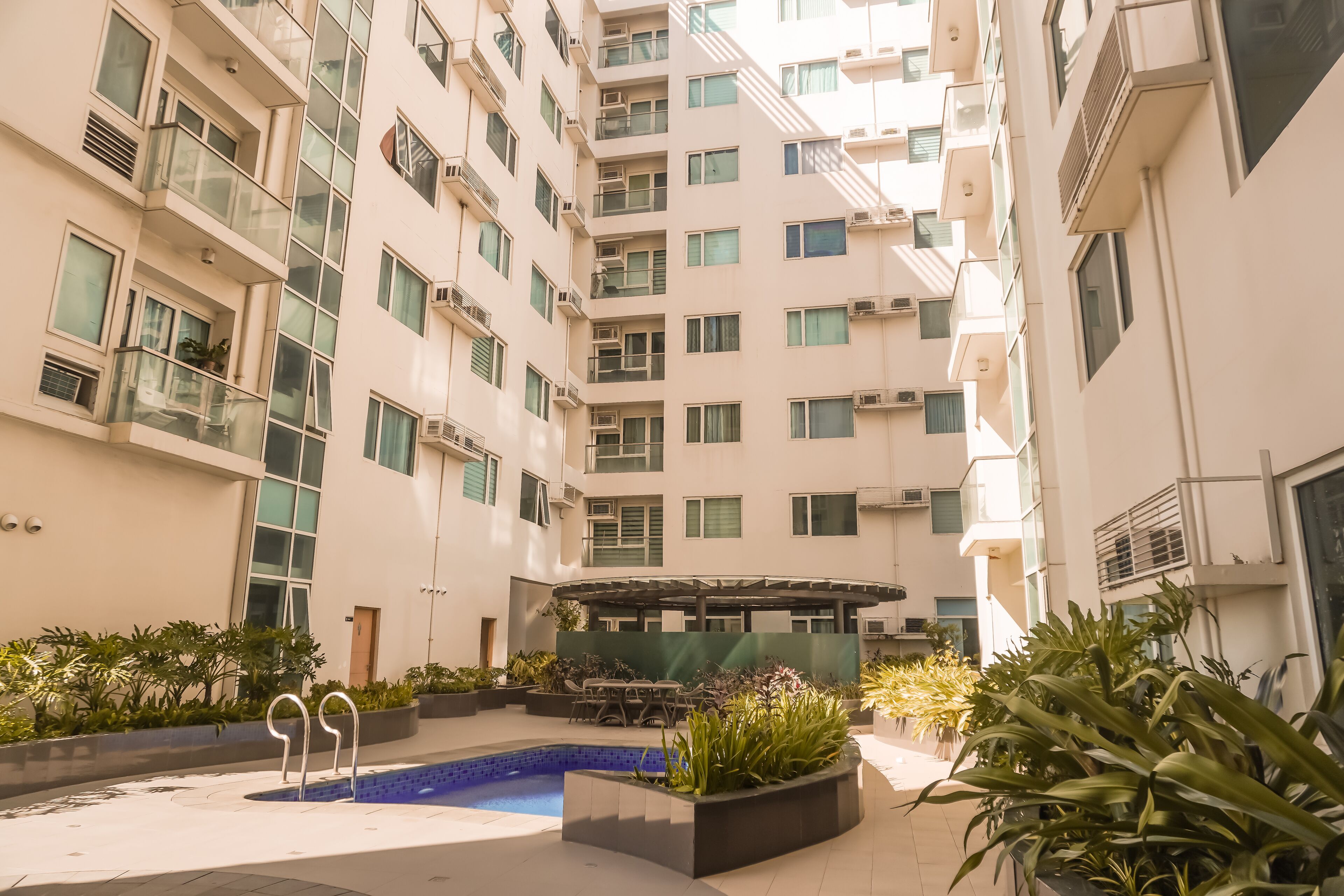 2 つの屋外プール