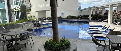 2 outdoor pools