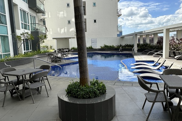 2 outdoor pools