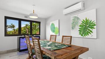 Villa, 3 Bedrooms | In-room dining
