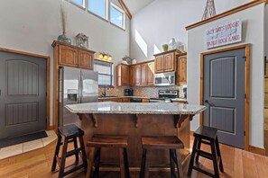 Køleskab, mikrobølgeovn, ovn, kogeplade