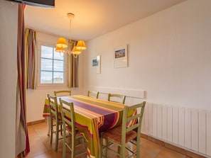 Dining - Spacious family apartment with pool near Saint-Jean-de-Luz (Urrugne)