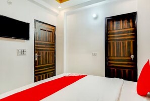 Double Room | Free WiFi - Hotel Golden Inn (Ghaziabad)