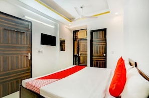 Double Room | Free WiFi - Hotel Golden Inn (Ghaziabad)