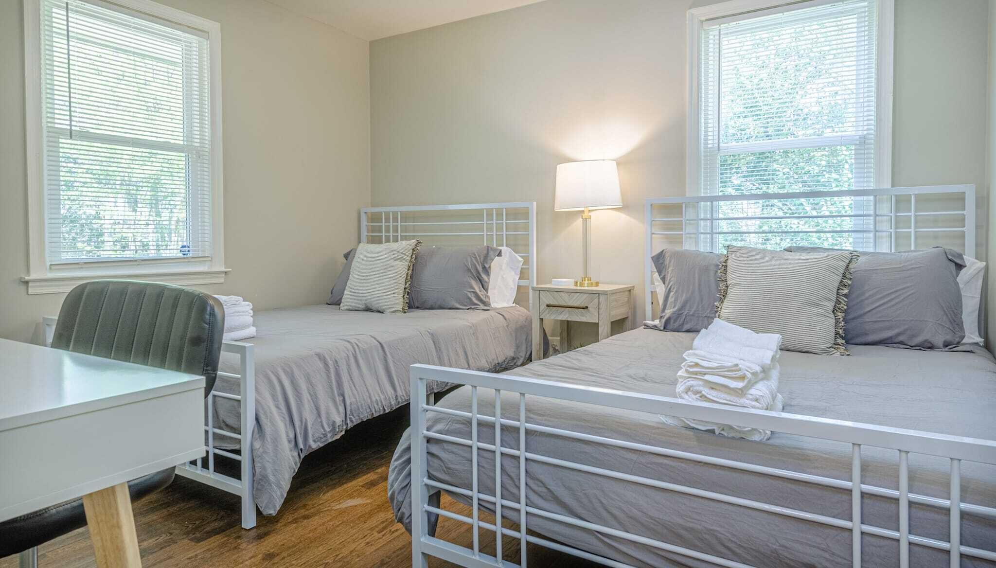 3 slaapkamers, een bureau, een strijkplank/strijkijzer, wifi