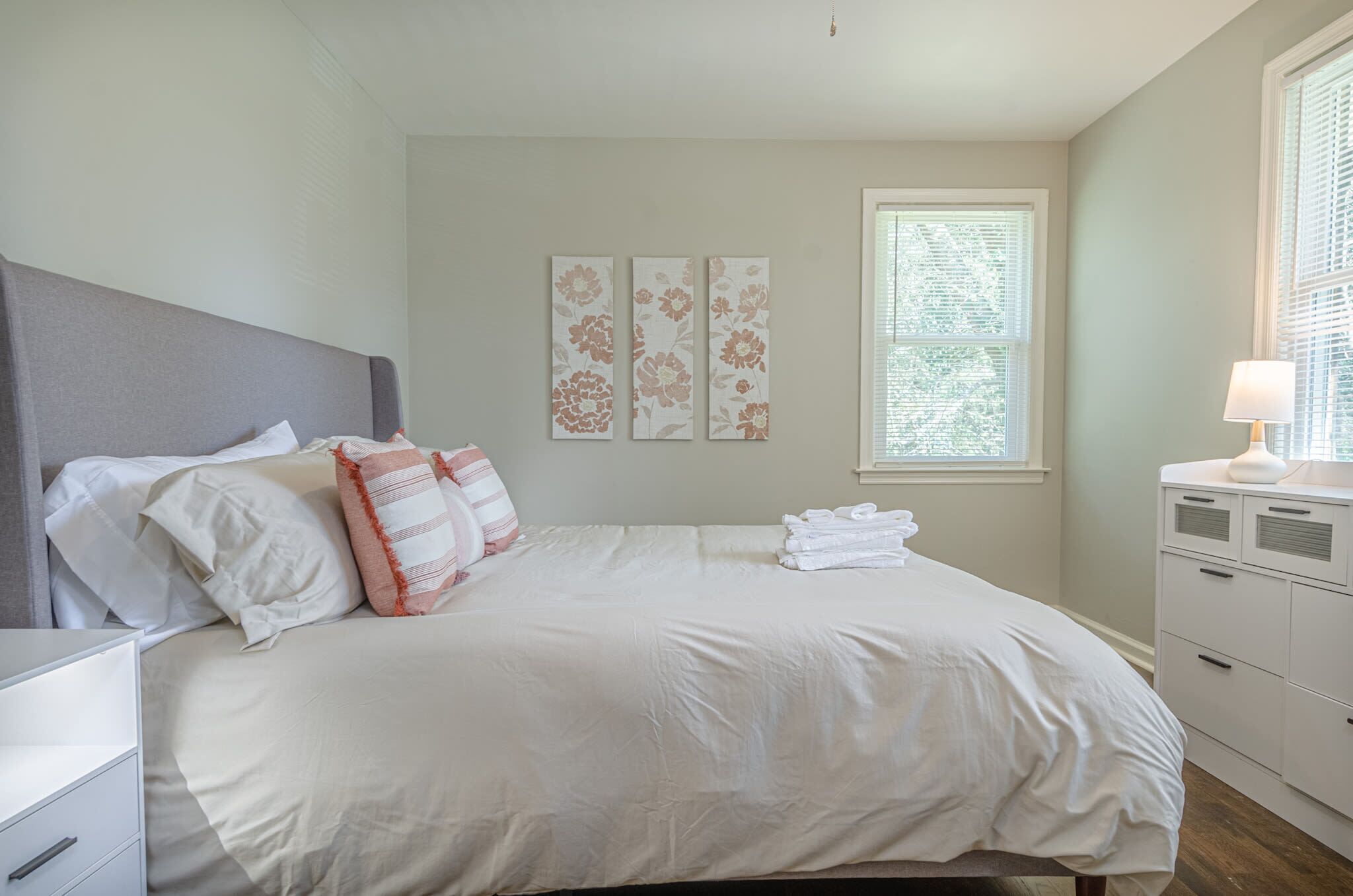 3 Schlafzimmer, Schreibtisch, Bügeleisen/Bügelbrett, WLAN