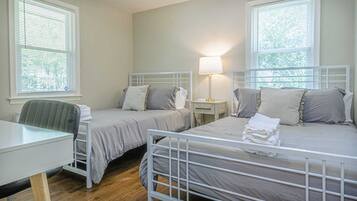 3 bedrooms, desk, iron/ironing board, WiFi