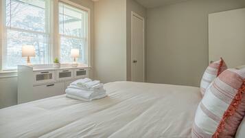 3 dormitorios, escritorio, tabla de planchar con plancha y wifi