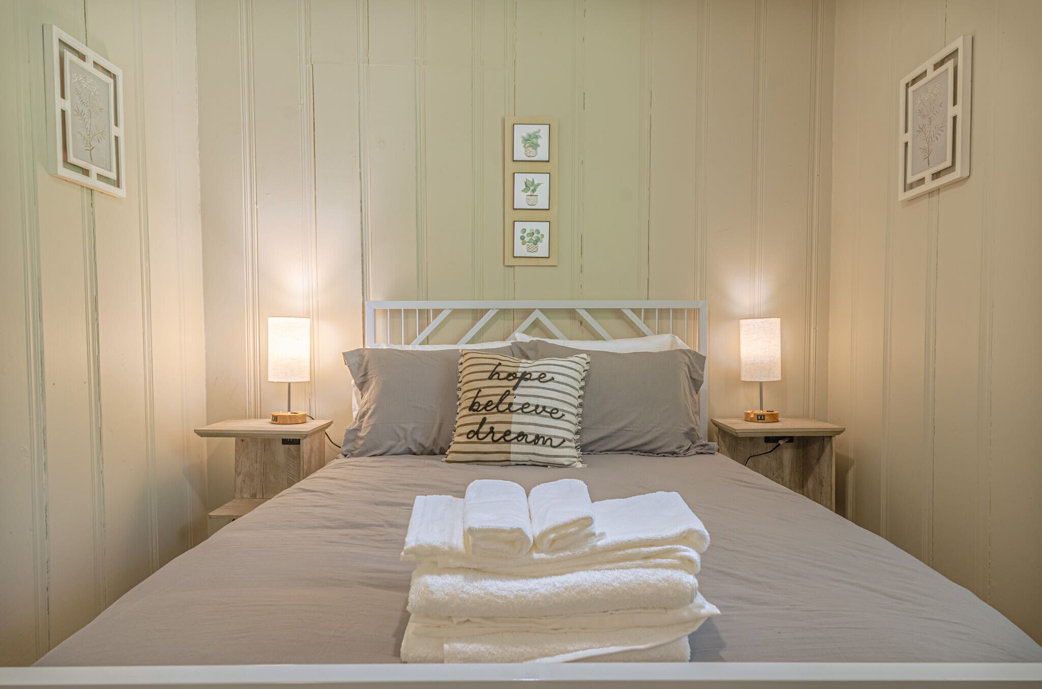 3 camere, una scrivania, ferro/asse da stiro, Wi-Fi