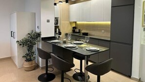 Fridge, microwave, oven, stovetop - Exquisite 1BR with Captivating City View (Dubai)