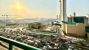 Standard Apartment | Balcony view - Exquisite 1BR with Captivating City View (Dubai)