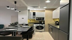 Fridge, microwave, oven, stovetop - Exquisite 1BR with Captivating City View (Dubai)
