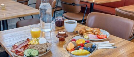 Free daily continental breakfast