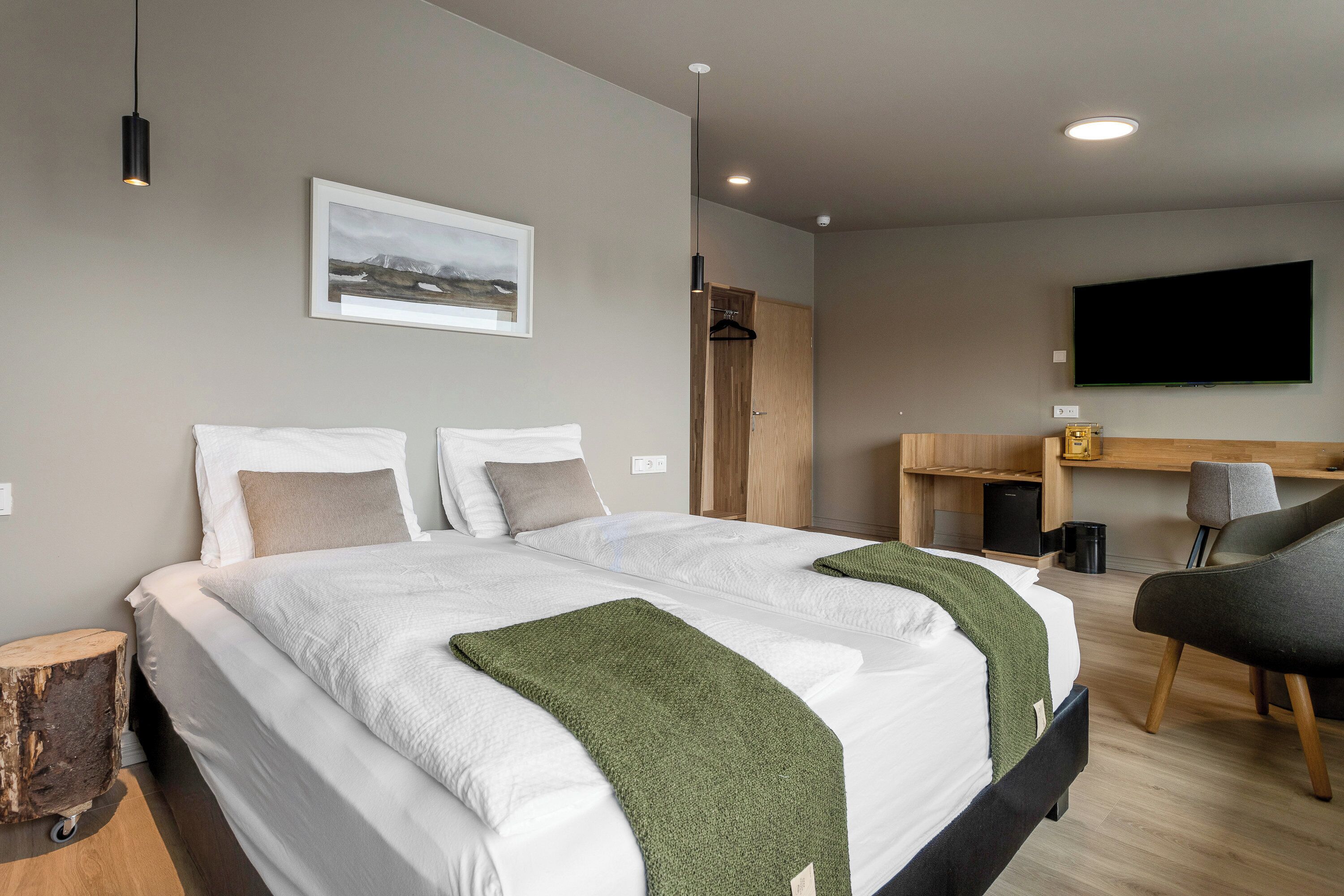 Bureau, fer et planche à repasser, lits bébé (gratuits), Wi-Fi gratuit