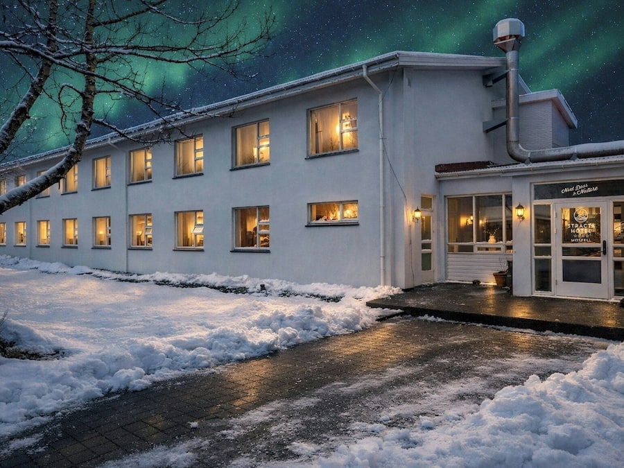 Voorkant accommodatie - avond/nacht