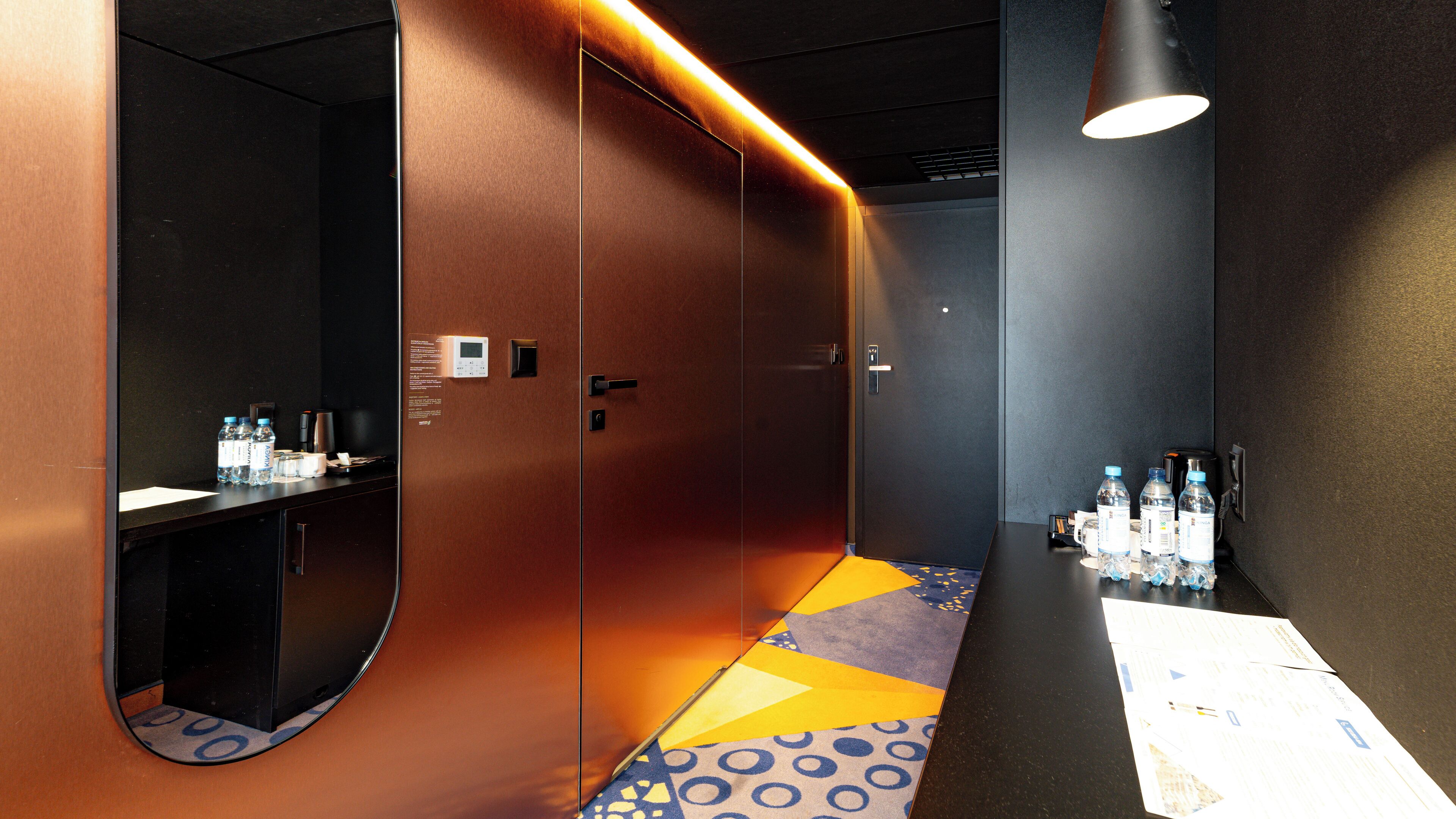 Caja de seguridad en la habitación, escritorio y wifi gratis 