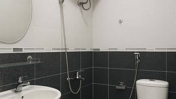 Standard Double Room | Bathroom | Shower, hydromassage showerhead, free toiletries, hair dryer