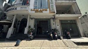 A multi-story hotel with a prominent sign for "LAMANH HOTEL" and a smaller sign for "PADONA HOTEL." - Lam Anh Hotel (Xuan Huong - Da Lat)