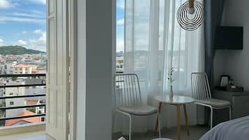 Premium bedding, minibar, individually furnished, desk