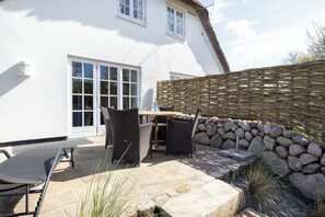 Outdoor dining - Gaat 7 - Wohnen im Historischen Ortskern Keitum (Sylt / OT Keitum)