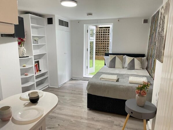 Apartment, Ensuite (N3) | Individually decorated, individually furnished, free WiFi - Portobello Road artistic studios (London)