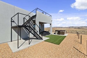 Property grounds - Stargazer 4BR Desert Retreat | Hot Tub & Deck (Page)