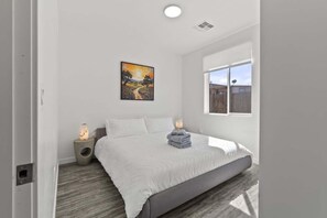 4 habitaciones, tabla de planchar con plancha, cuna de viaje y wifi 