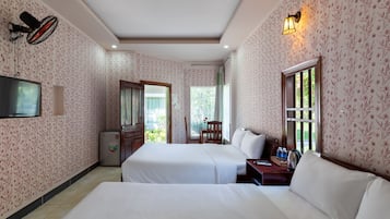 Deluxe Double or Twin Room | Desk, laptop workspace, free WiFi, bed sheets