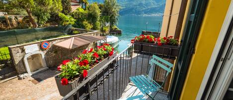 Romantic Apartment, 1 King Bed, Non Smoking, Lake View | 1 bedroom, down comforters, Select Comfort beds, in-room safe