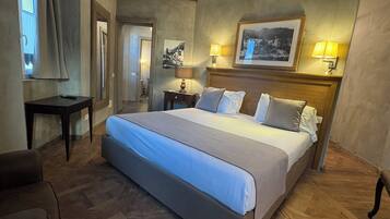 Appartement Romantique, 1 trĂšs grand lit, non-fumeur, vue lac