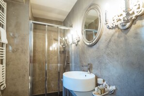 Design Apartment, 1 King Bed | Bathroom
