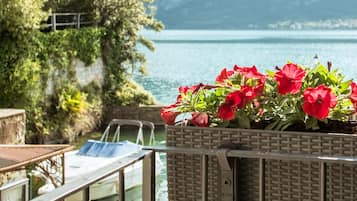 Appartement Romantique, 1 trĂšs grand lit, non-fumeurs, vue lac | Terrasse/Patio