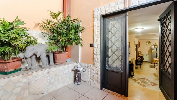 Unclassified image, 1 of 12, button - Vesuvium garden b&b (San Giorgio a Cremano)