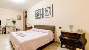Unclassified image, 5 of 12, button - Vesuvium garden b&b (San Giorgio a Cremano)