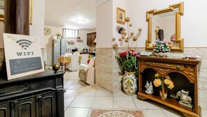Unclassified image, 4 of 12, button - Vesuvium garden b&b (San Giorgio a Cremano)