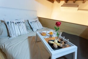 1 bedroom, iron/ironing board, WiFi, bed sheets - Aurora suite (Firenze)